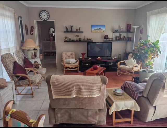 2 BEDROOM HOUSE FOR SALE IN SANDBAAI